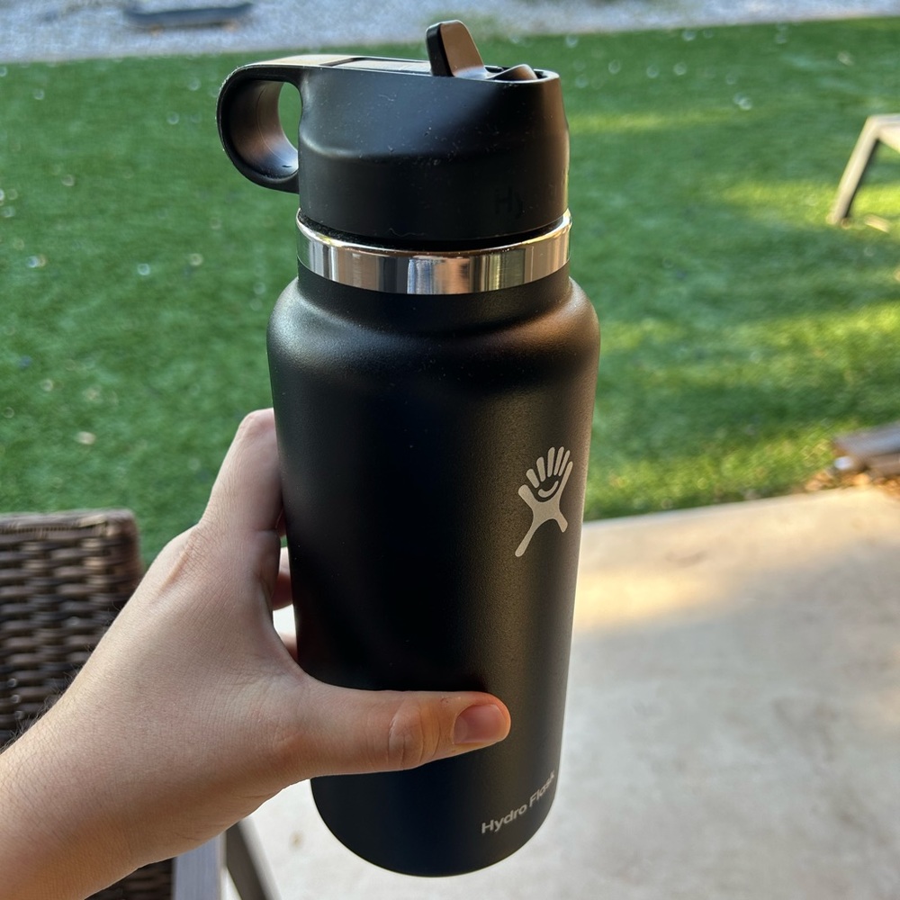 32oz black HydroFlask